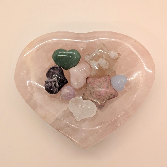 Rose Quartz Heart Dish with mini crystals - Picture 1 of 2